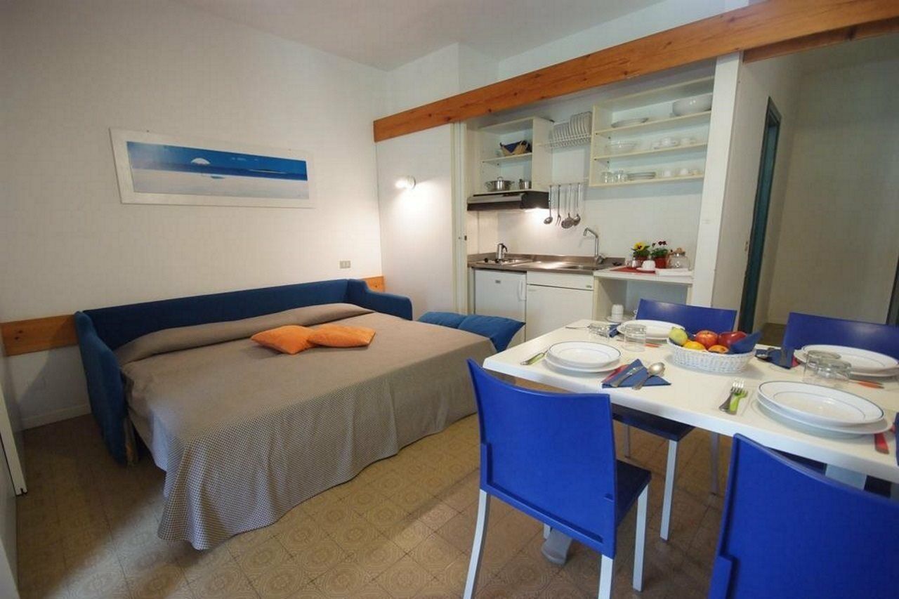 Residence Golfo Della Lacona Buitenkant foto