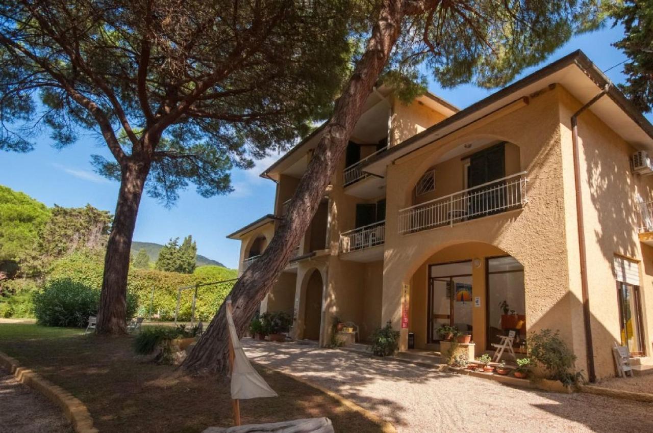 Residence Golfo Della Lacona Buitenkant foto