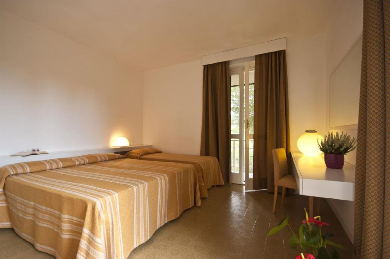 Residence Golfo Della Lacona Buitenkant foto